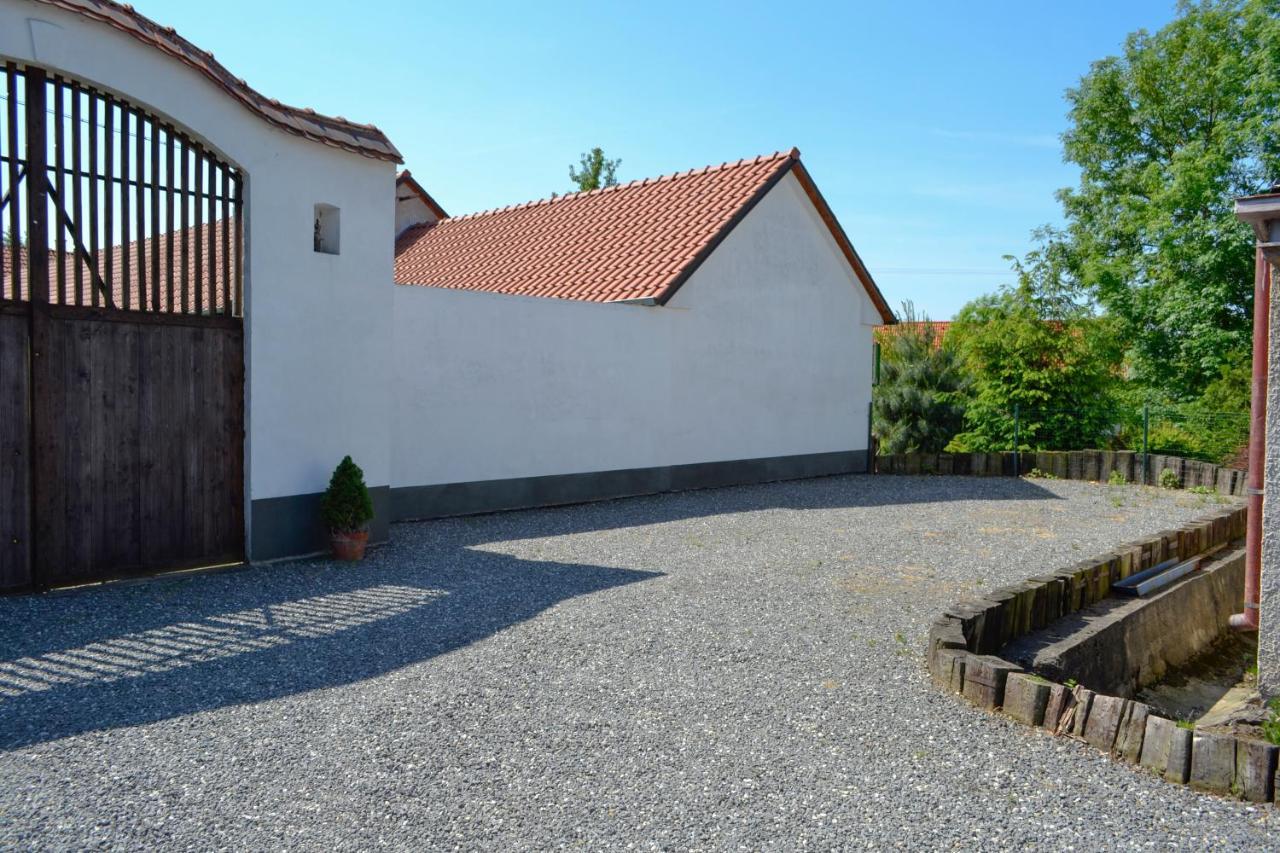 Blazkuv Statek Apartment Malsice Luaran gambar