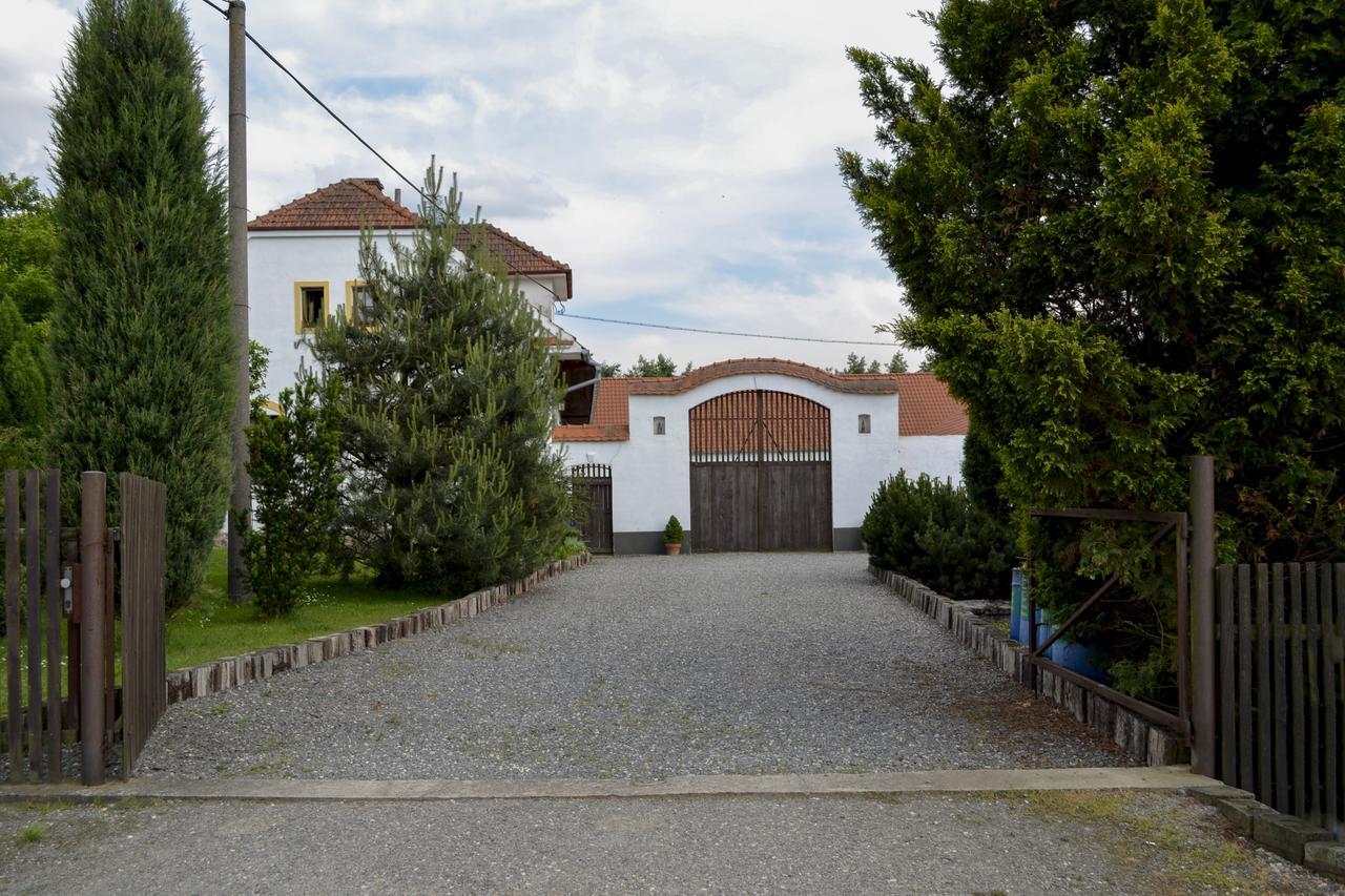 Blazkuv Statek Apartment Malsice Luaran gambar