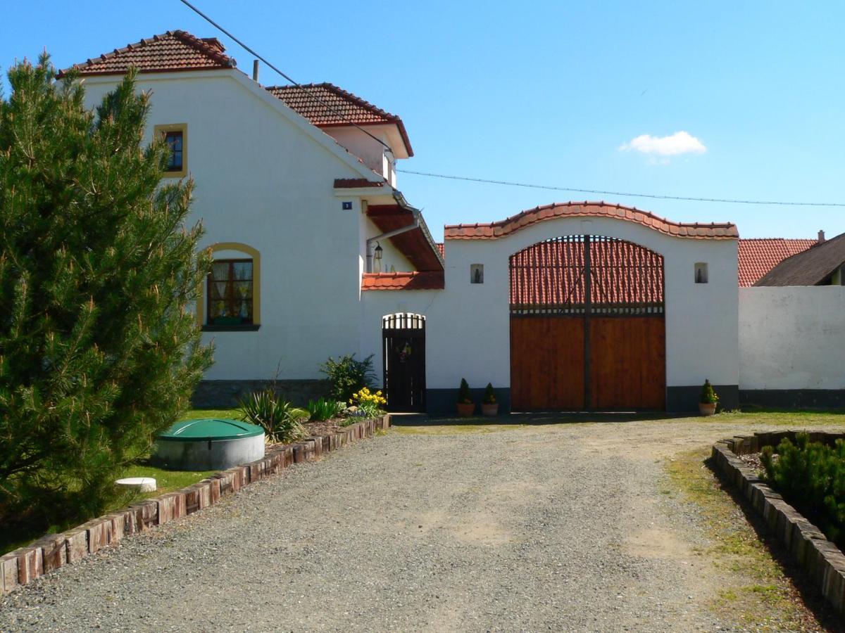 Blazkuv Statek Apartment Malsice Luaran gambar